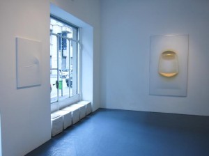 Agostino Bonalumi | Paolo Radi. Magnitudine apparente, Installation view,Milano, 2010, ph. courtesy Isisuf